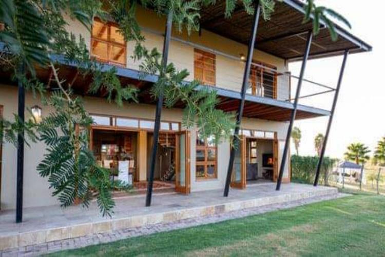 /uploads/big-listings/gallery/thumbs/TheManorFarmhouse-Oudshoorn--manor2-jpg-Gallery-2021-01-07.jpg